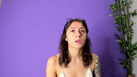 Snapshot of scarletjonesx chatting on 01/02/25, 10:01 Denis online show from 01/02/25, 10:01