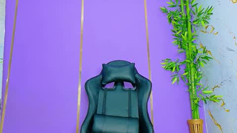 Snapshot of scarletjonesx chatting on 09/19/25, 02:40 Denis online show from 09/19/25, 02:40