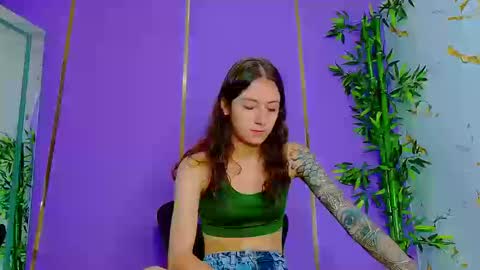 Snapshot of scarletjonesx chatting on 09/20/25, 05:14 Denis online show from 09/20/25, 05:14