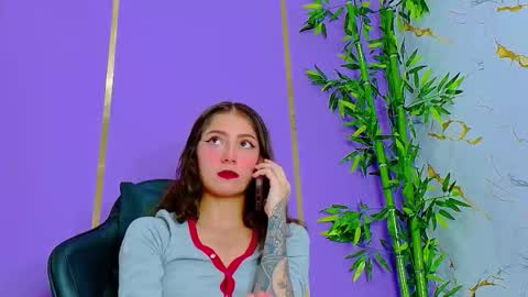 Snapshot of scarletjonesx chatting on 10/03/25, 02:58 Denis online show from 10/03/25, 02:58