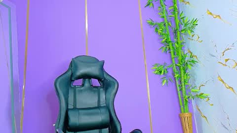 Snapshot of scarletjonesx chatting on 10/07/25, 09:01 Denis online show from 10/07/25, 09:01