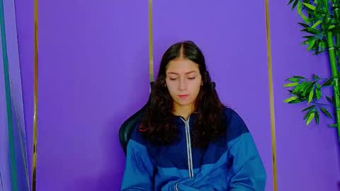 Snapshot of scarletjonesx chatting on 10/19/25, 01:06 Denis online show from 10/19/25, 01:06