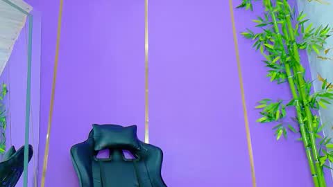 Snapshot of scarletjonesx chatting on 10/23/25, 06:56 Denis online show from 10/23/25, 06:56