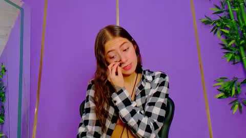 Snapshot of scarletjonesx chatting on 10/25/25, 08:58 Denis online show from 10/25/25, 08:58