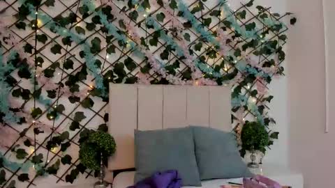 scarlet  online show from 11/27/25, 11:01