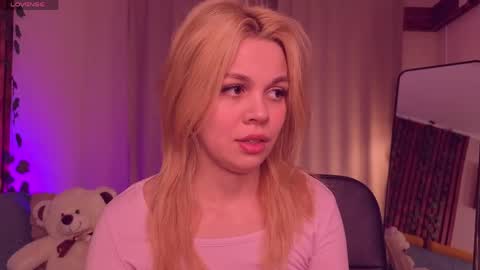 Snapshot of scarletmarney chatting on 05/04/26, 03:13 scarletmarney online show from 05/04/26, 03:13