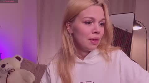Snapshot of scarletmarney chatting on 05/10/26, 03:12 scarletmarney online show from 05/10/26, 03:12