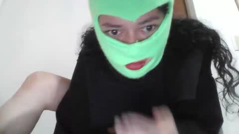 Snapshot of scarletmuse01 chatting on 11/09/25, 12:58 Scarlet online show from 11/09/25, 12:58