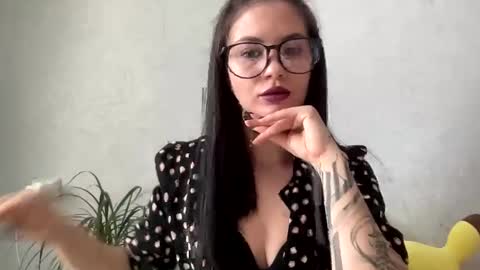 scarletpetal online show from 01/19/25, 06:20