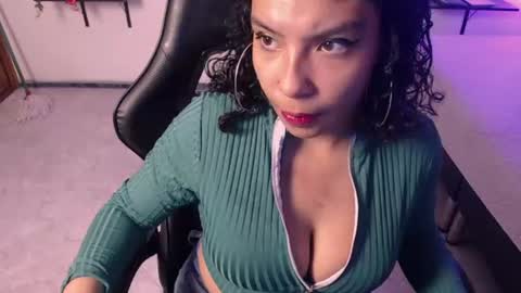 Snapshot of scarletqueen_bj chatting on 06/12/26, 12:26 scarletqueen_bj online show from 06/12/26, 12:26