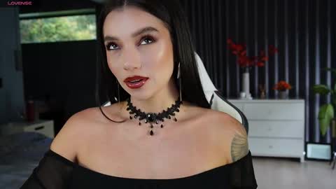 juli online show from 10/30/25, 09:37