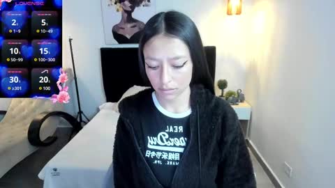 Snapshot of scarlett__bell chatting on 02/17/25, 12:27 Scarlett online show from 02/17/25, 12:27