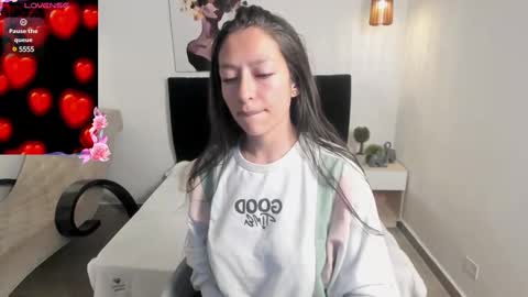 Snapshot of scarlett__bell chatting on 02/18/25, 12:39 Scarlett online show from 02/18/25, 12:39