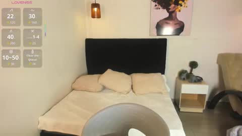 Snapshot of scarlett__bell chatting on 10/08/25, 12:36 Scarlett online show from 10/08/25, 12:36