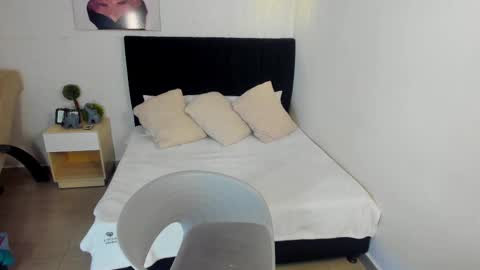 Snapshot of scarlett__bell chatting on 10/09/25, 01:20 Scarlett online show from 10/09/25, 01:20