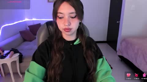 Snapshot of scarlett__cooper__ chatting on 10/28/25, 12:09 Scarlett online show from 10/28/25, 12:09