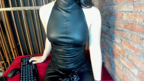 Snapshot of scarlett__fox__ chatting on 12/30/24, 11:26 SCARLETT FOX online show from 12/30/24, 11:26