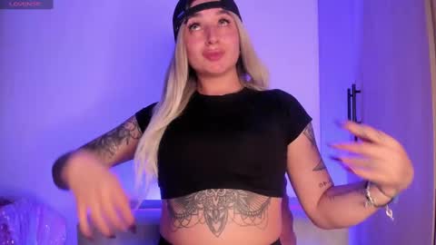 Snapshot of scarlett_collins_ chatting on 10/05/25, 02:32 SCARLETT COLLINS online show from 10/05/25, 02:32