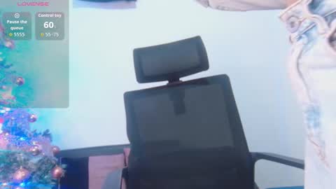 Snapshot of scarlett_crastrawberry chatting on 11/20/25, 09:58 scarlet online show from 11/20/25, 09:58