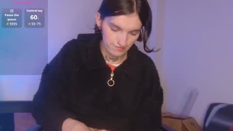 Snapshot of scarlett_crastrawberry chatting on 11/24/25, 10:53 scarlet online show from 11/24/25, 10:53