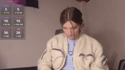 Snapshot of scarlett_crastrawberry chatting on 11/29/25, 09:07 scarlet online show from 11/29/25, 09:07