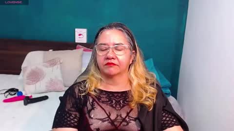Snapshot of scarlett_duboi1 chatting on 02/27/25, 03:04 Scarlett online show from 02/27/25, 03:04