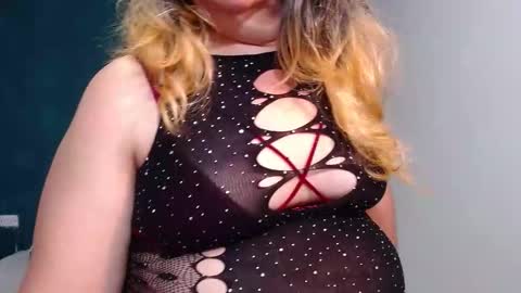 Snapshot of scarlett_duboi1 chatting on 11/16/25, 12:55 Scarlett online show from 11/16/25, 12:55