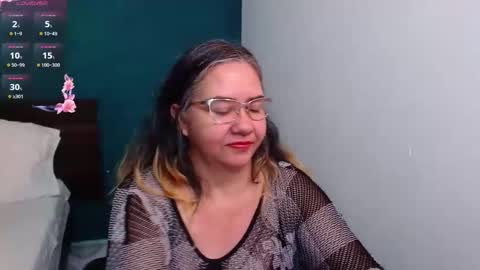 Snapshot of scarlett_duboi1 chatting on 12/19/25, 02:51 Scarlett online show from 12/19/25, 02:51