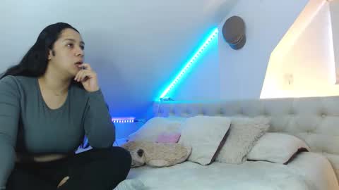 Scarlett and Jazmin online show from 10/18/25, 11:00