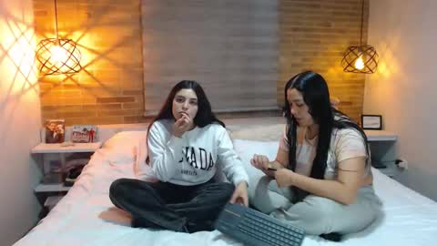 Snapshot of scarlett_evance chatting on 11/24/25, 10:15 Scarlett and Jazmin online show from 11/24/25, 10:15