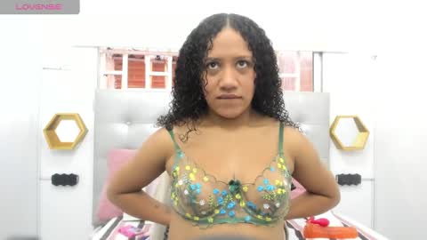 scarlett_fox20 online show from 09/28/25, 11:15