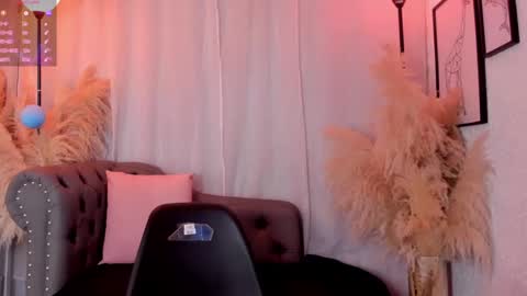 Snapshot of scarlett_johs chatting on 09/17/25, 01:24 Scarlett Johs online show from 09/17/25, 01:24