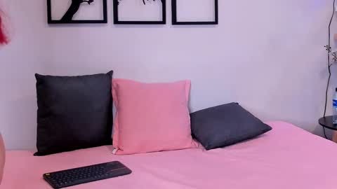 Snapshot of scarlett_johs chatting on 10/17/25, 09:56 Scarlett Johs online show from 10/17/25, 09:56