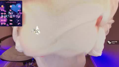 Snapshot of scarlett_mai chatting on 11/19/25, 01:11 Scarlett online show from 11/19/25, 01:11