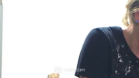 scarlett_queen01 online show from 10/23/25, 02:55