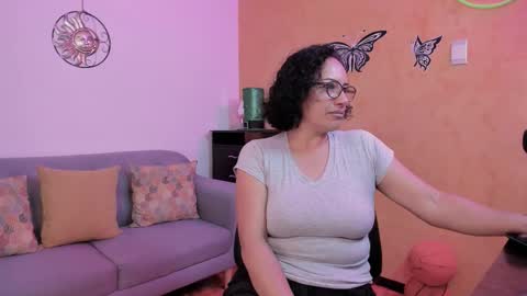 Snapshot of scarlett_sax chatting on 11/18/25, 12:38 Scarlett sax online show from 11/18/25, 12:38