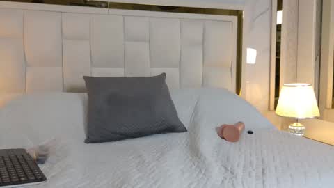 scarlett_sm online show from 10/01/25, 08:04