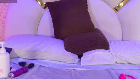 scarlett_sm online show from 10/18/25, 08:59