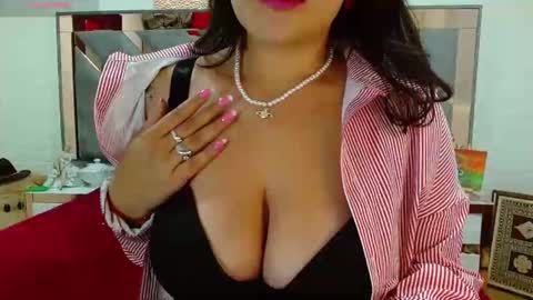 Snapshot of scarlett_tits92 chatting on 12/22/25, 06:38 hellen online show from 12/22/25, 06:38