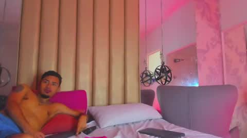 Scarlet and Alex online show from 06/25/26, 01:37