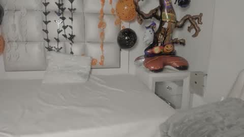 scarlette_js online show from 10/27/25, 03:32