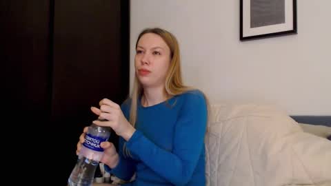 Snapshot of scarlettford chatting on 11/17/25, 03:29 Scarlett online show from 11/17/25, 03:29