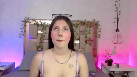 Snapshot of scarlettroxx chatting on 11/26/25, 11:44 Scarlet online show from 11/26/25, 11:44