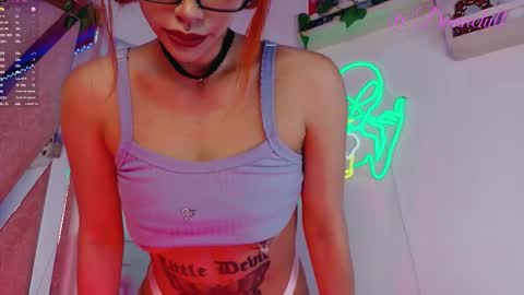 Snapshot of scarlettrusso1 chatting on 10/25/25, 12:13 Scarlett online show from 10/25/25, 12:13