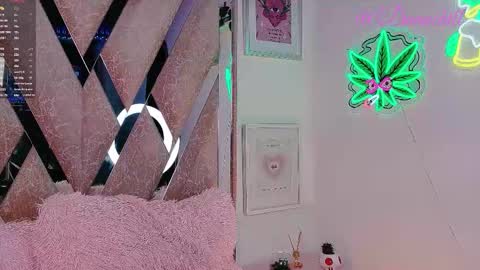 Snapshot of scarlettrusso1 chatting on 12/15/25, 10:03 Scarlett online show from 12/15/25, 10:03