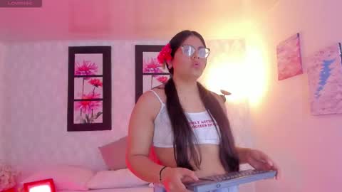 Snapshot of scarlettwhitmore chatting on 10/12/25, 03:33 Scarlett Whitmore online show from 10/12/25, 03:33