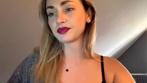 Snapshot of scarlettxblonde chatting on 03/17/26, 03:26 ScarlettxBlonde online show from 03/17/26, 03:26