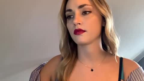 Snapshot of scarlettxblonde chatting on 03/27/26, 03:12 ScarlettxBlonde online show from 03/27/26, 03:12