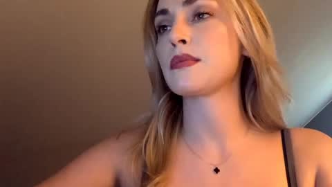 Snapshot of scarlettxblonde chatting on 04/15/26, 02:24 ScarlettxBlonde online show from 04/15/26, 02:24