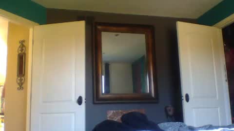 Snapshot of scarredhearted chatting on 10/25/25, 02:56 scarredhearted online show from 10/25/25, 02:56